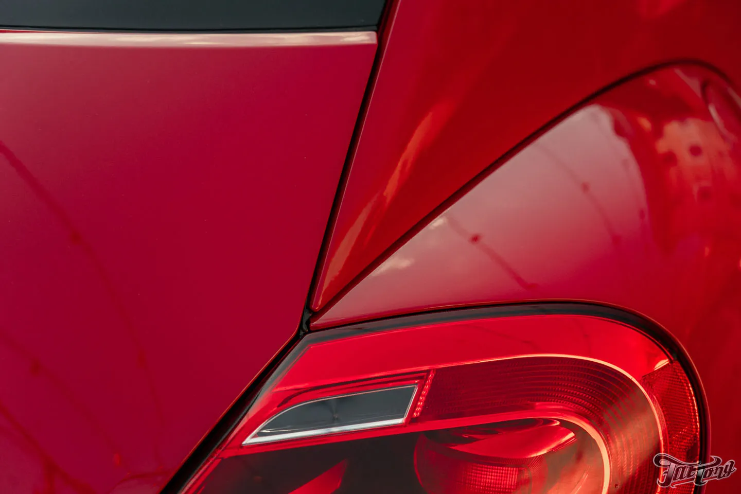 Кузовной ремонт Volkswagen Beetle. Как происходит подбор красного цвета?
